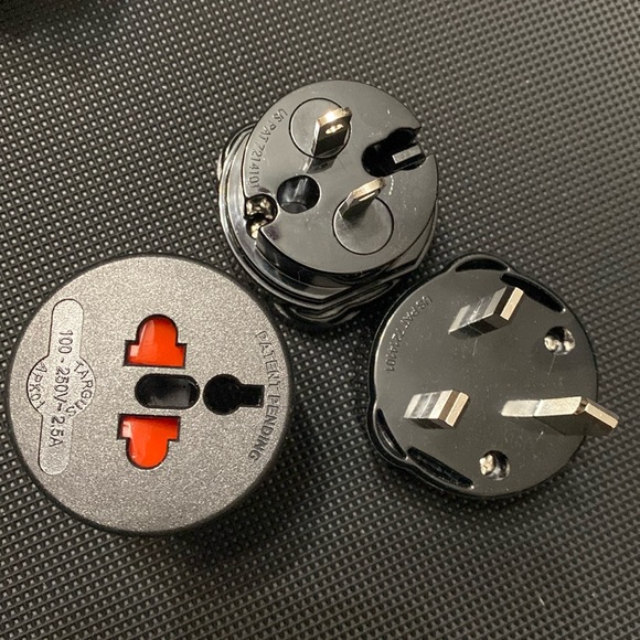 Insignia™ - 3-Port USB International Wall Charger - Black - Picture 8 of 12